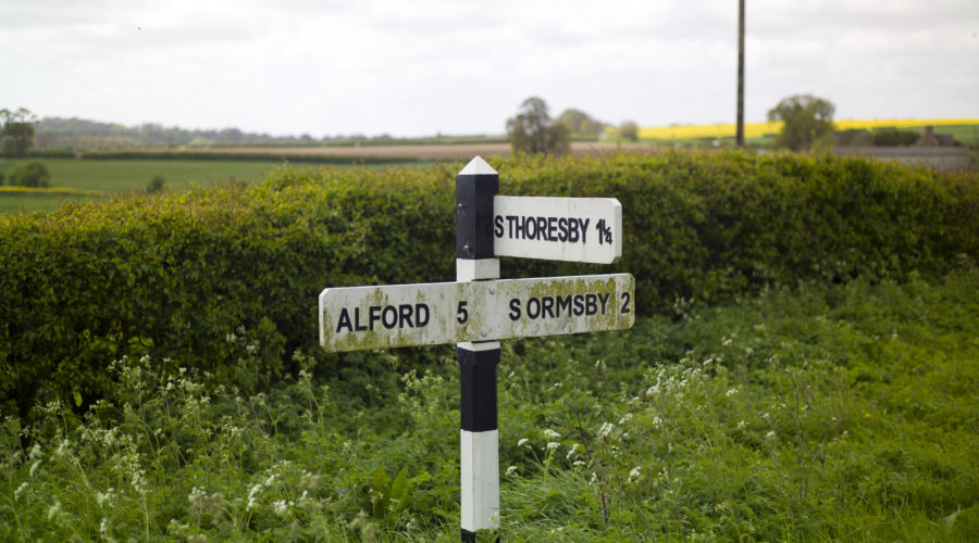 A sign pointing to Alford, S. Thoresby & South Ormsby